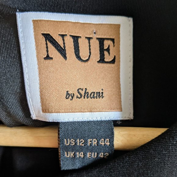 Nue by Shani dress with statement sleeves and hidden shapewear - Picture 3 of 6